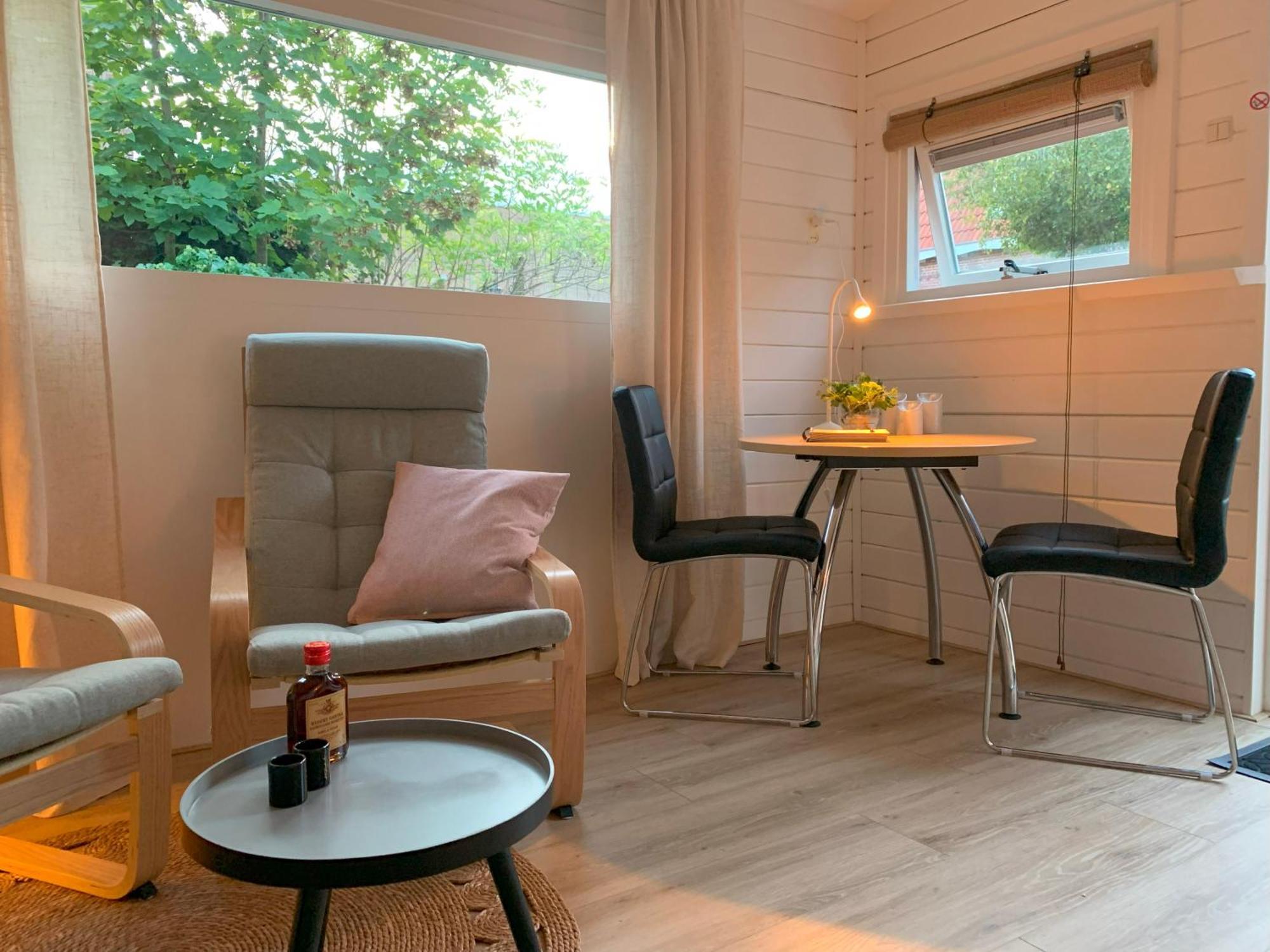 Tiny House Tussen De Grachten Sneek Exterior foto