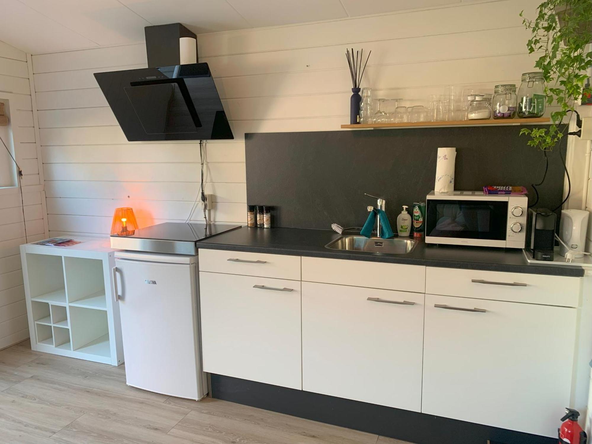 Tiny House Tussen De Grachten Sneek Exterior foto
